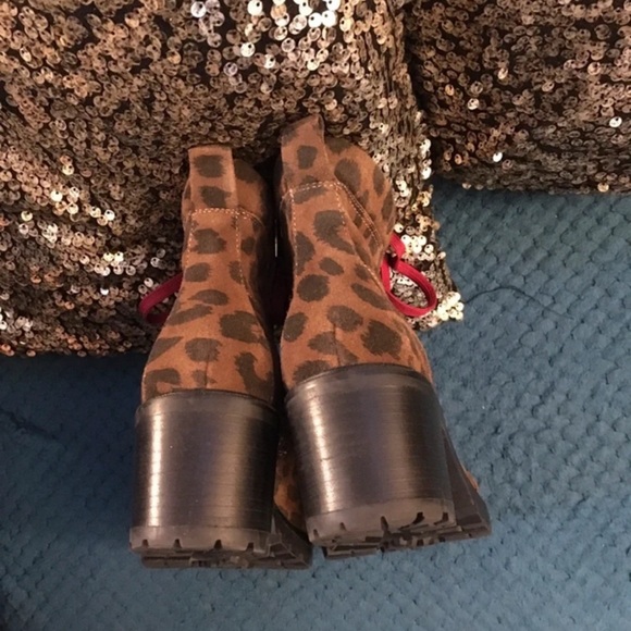 Vince Camuto Leopard Print Ankle Boots with Red Laces - Picture 3 of 5